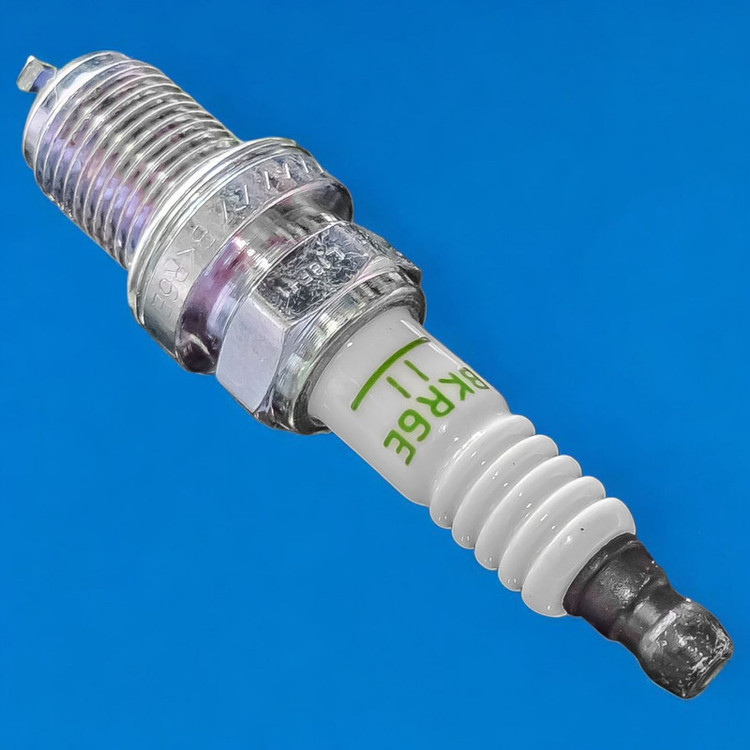 شمع خودرو ان جی کی مدل XU7.XU7P.XUM کد BKR6E11 پایه کوتاه مناسب برای پژو ۴۰۵ ، پارس ، آریسان ۲ بسته ۴ عددی
